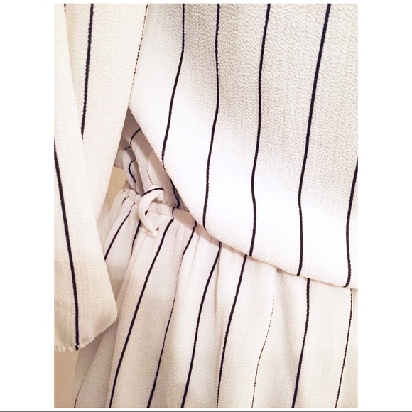 🆕 Black and White Striped Romper - Picture 4 of 6